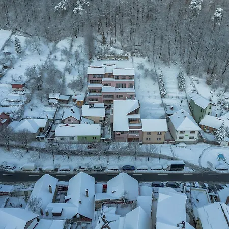 Mountain Serenity And Charming Old Town Nearby Brasov Exterior photo