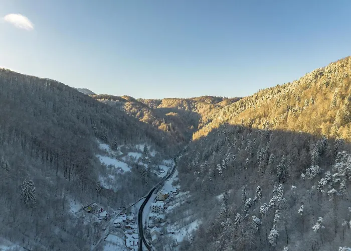 Mountain Serenity And Charming Old Town Nearby