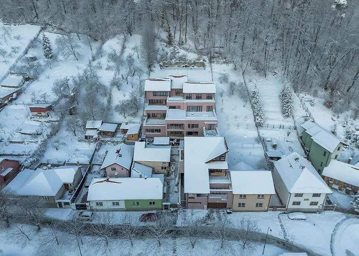 Mountain Serenity And Charming Old Town Nearby