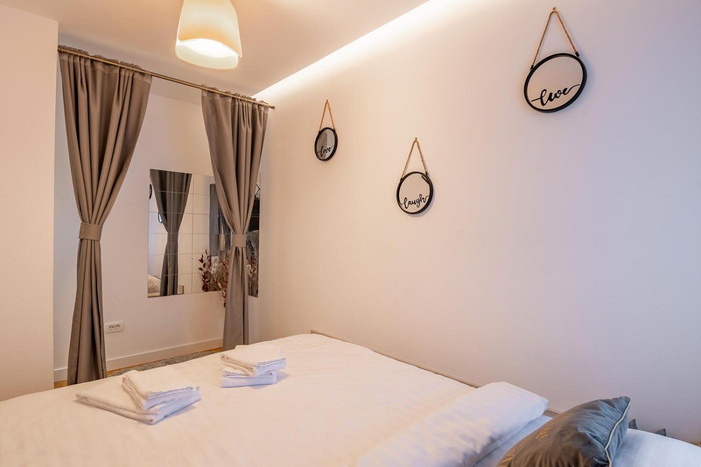 Mountain Serenity And Charming Old Town Nearby Apartment